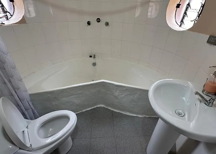 Bright And Spacious Private With Everything